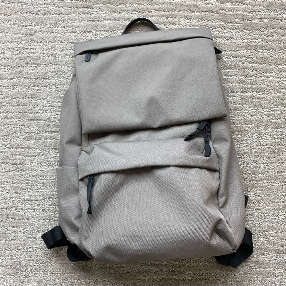 Everlane Transit Backpack Warm Charcoal